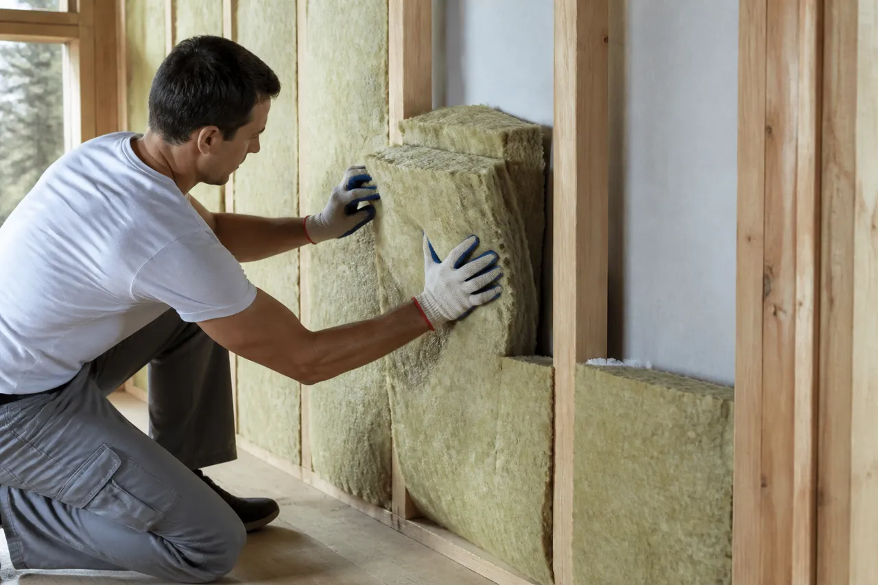 Isolation intérieure d'une maison en mâchefer avec ossature